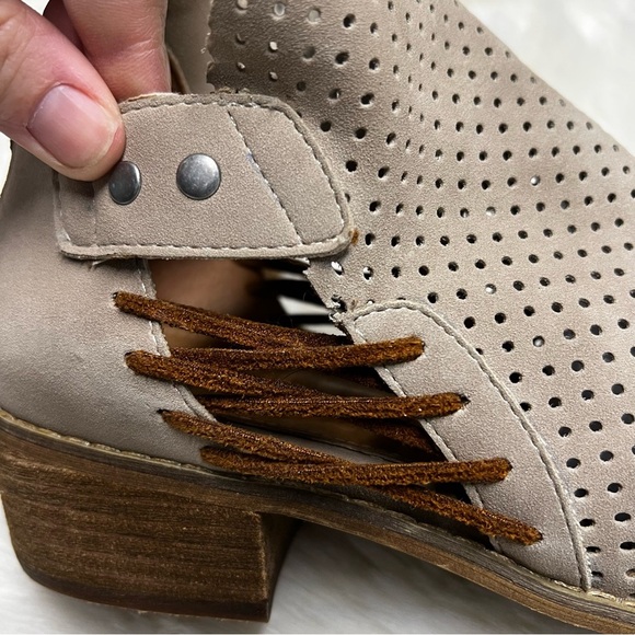 Mi.im taupe vegan ankle‎ booties - Picture 3 of 5